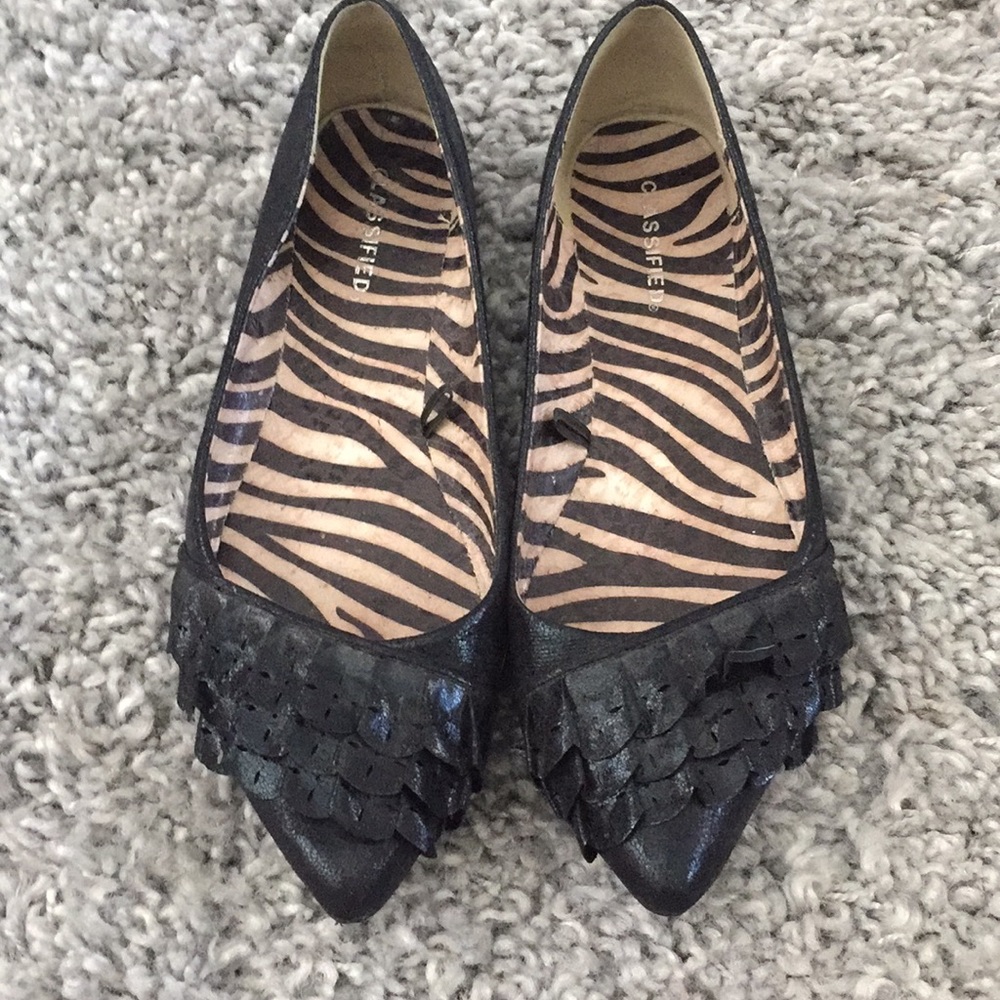 Classified size 7 flats